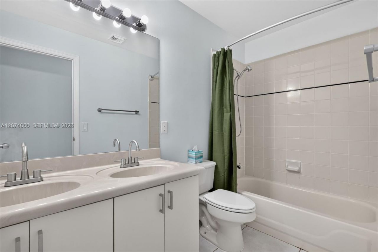2342 NW 184th Ter , Pembroke Pines, FL 33029 Photo