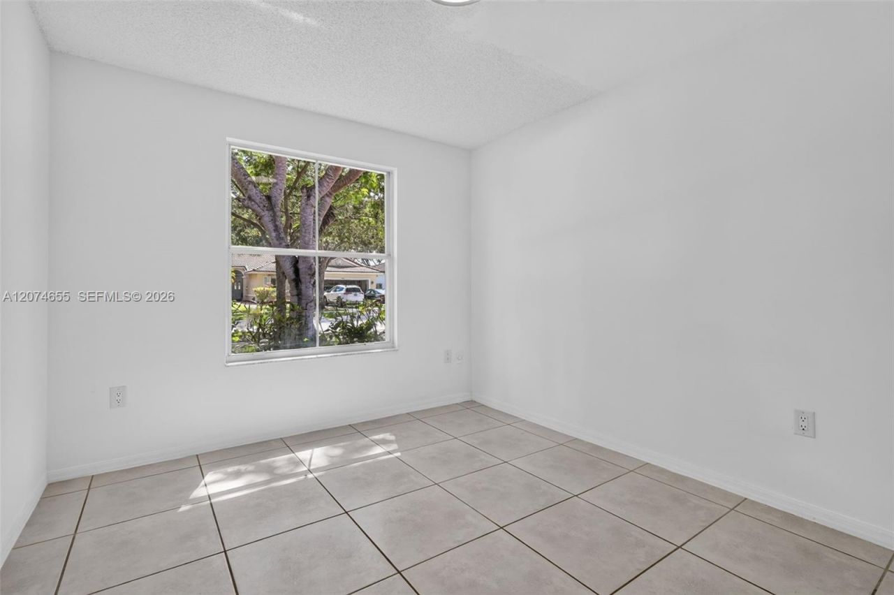 2342 NW 184th Ter , Pembroke Pines, FL 33029 Photo