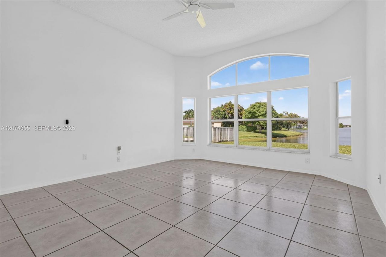 2342 NW 184th Ter , Pembroke Pines, FL 33029 Photo