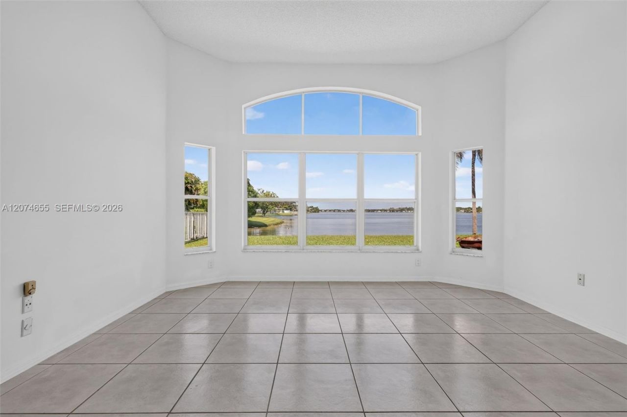 2342 NW 184th Ter , Pembroke Pines, FL 33029 Photo