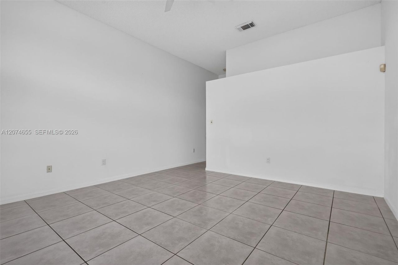 2342 NW 184th Ter , Pembroke Pines, FL 33029 Photo