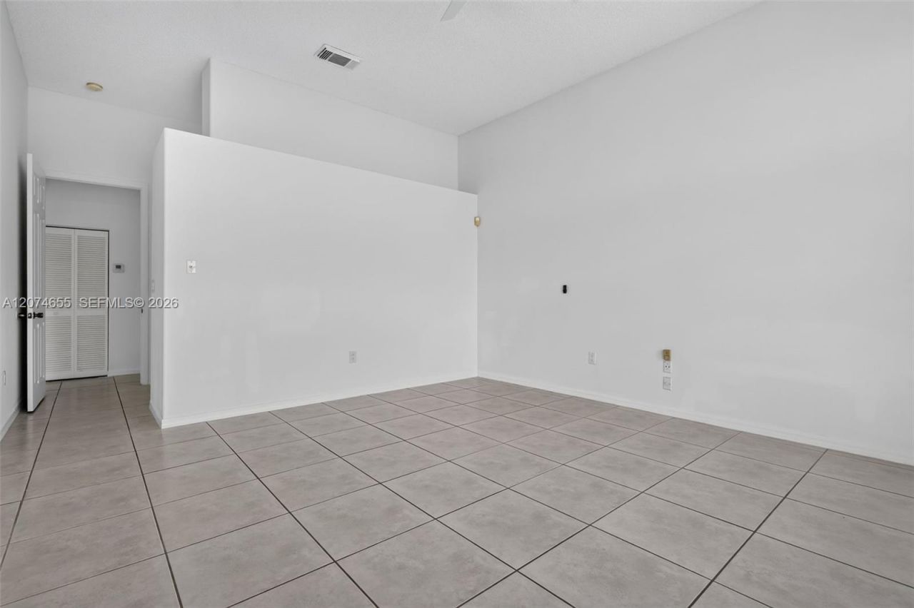 2342 NW 184th Ter , Pembroke Pines, FL 33029 Photo
