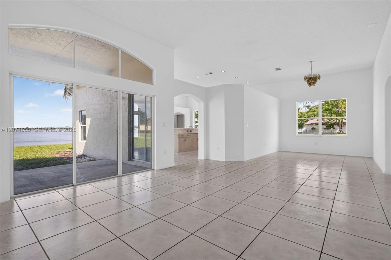 2342 NW 184th Ter , Pembroke Pines, FL 33029 Photo