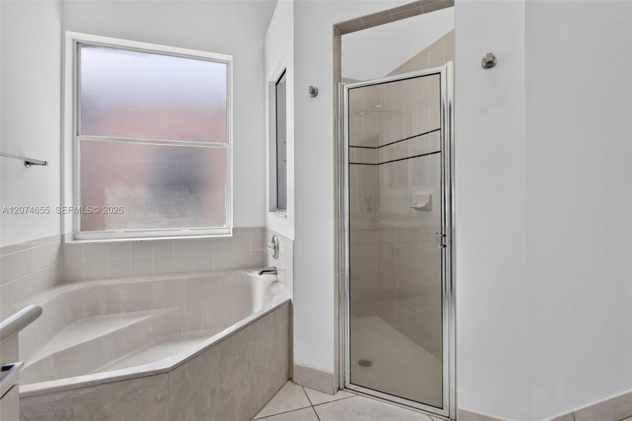 2342 NW 184th Ter , Pembroke Pines, FL 33029 Photo