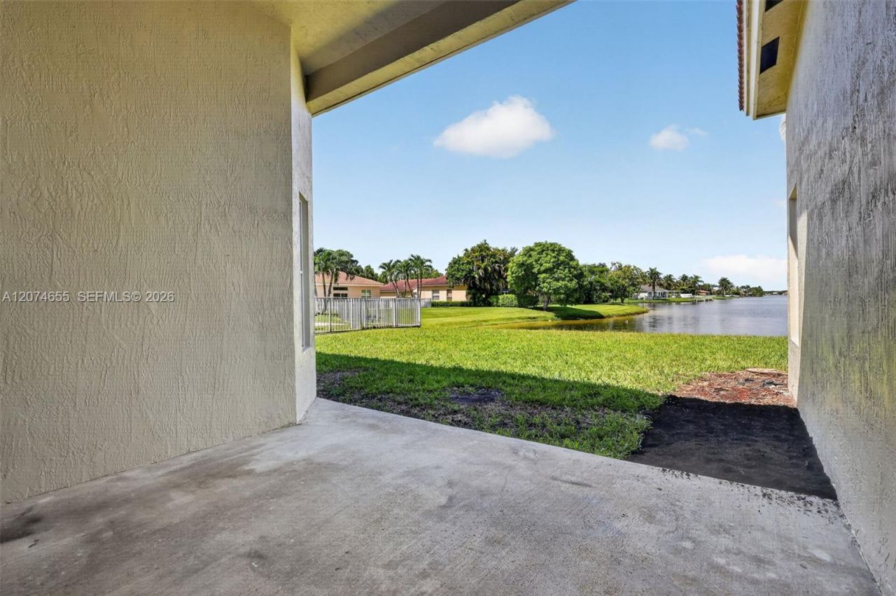 2342 NW 184th Ter , Pembroke Pines, FL 33029 Photo