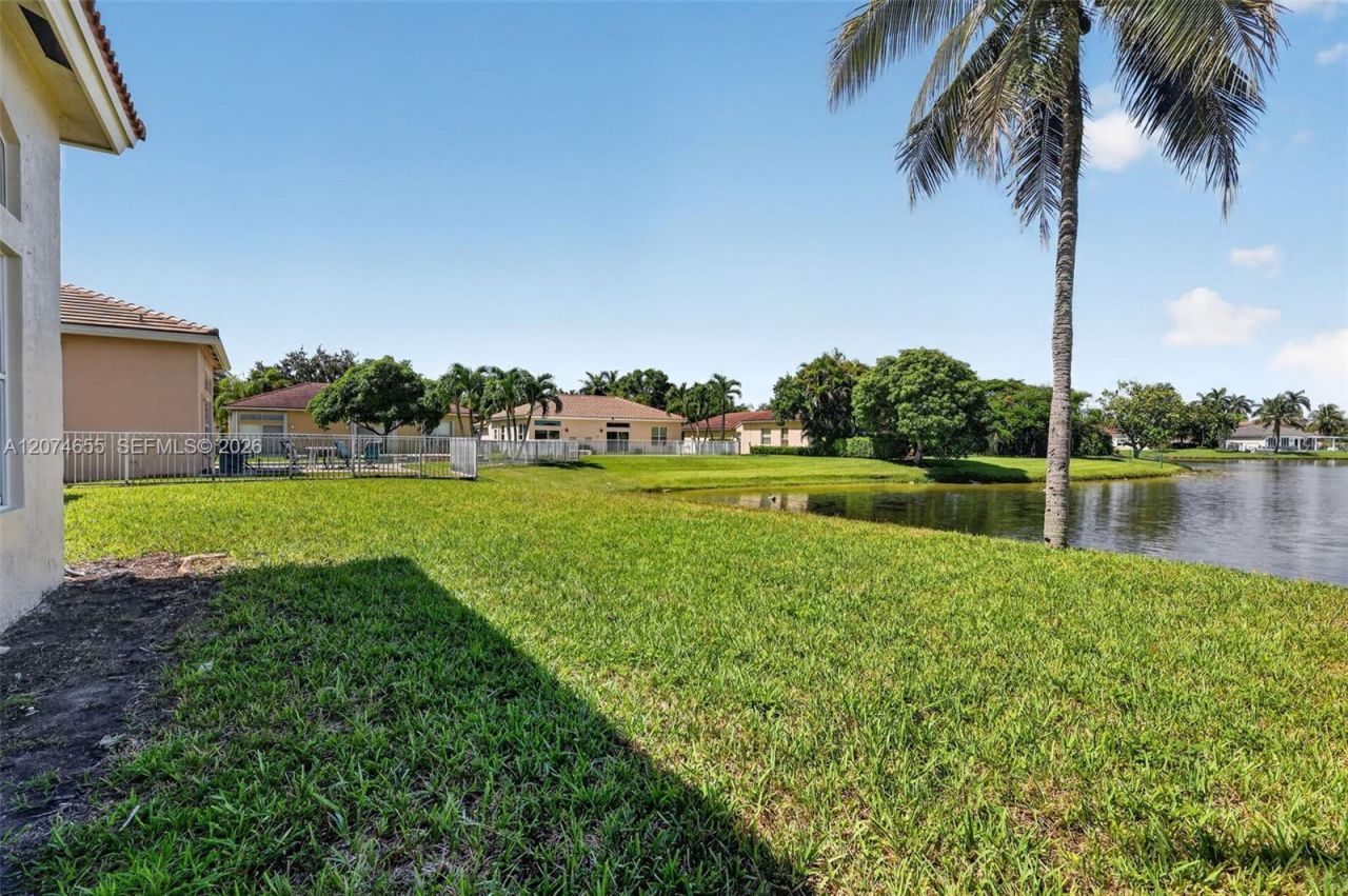 2342 NW 184th Ter , Pembroke Pines, FL 33029 Photo