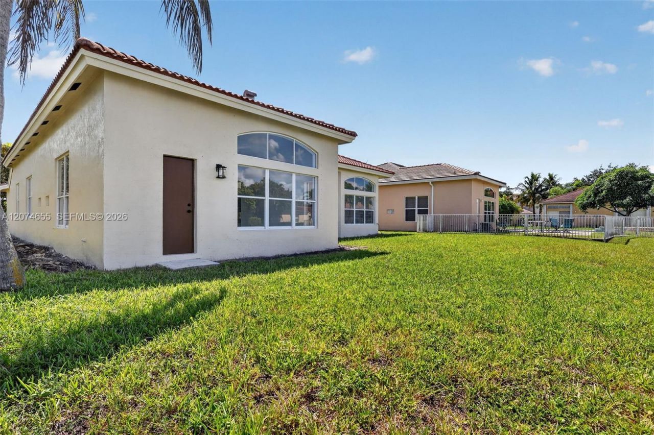 2342 NW 184th Ter , Pembroke Pines, FL 33029 Photo