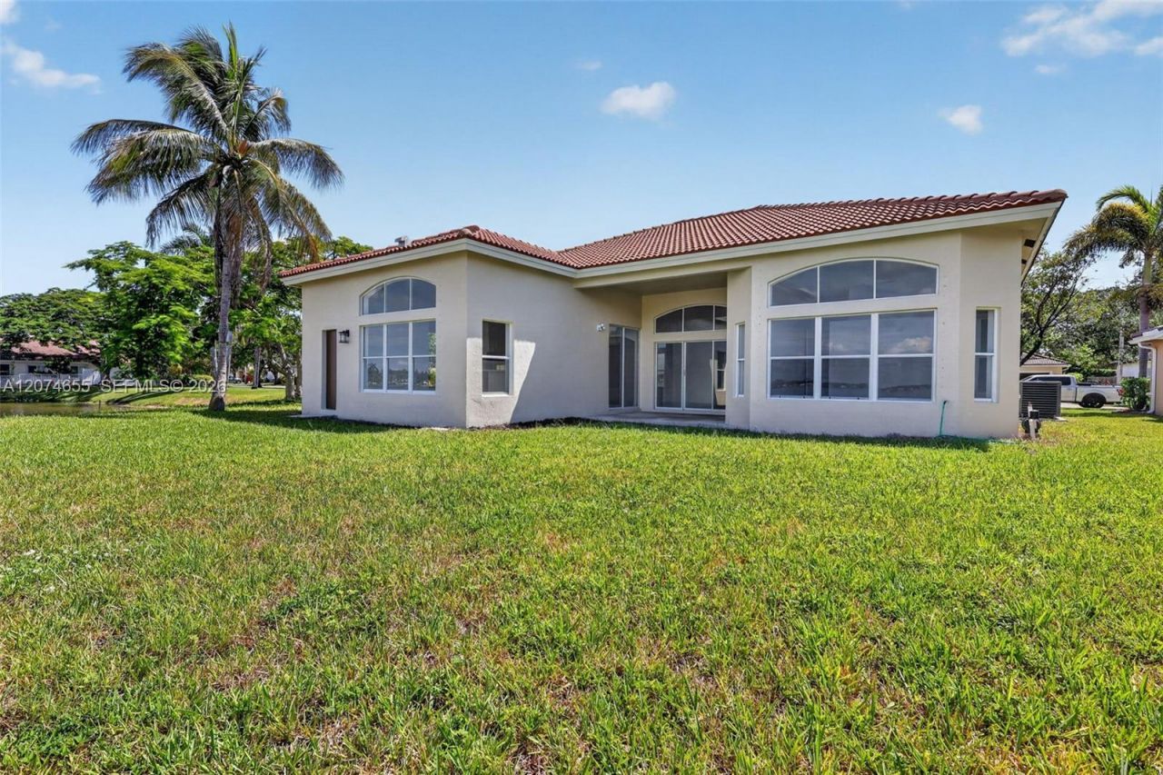 2342 NW 184th Ter , Pembroke Pines, FL 33029 Photo