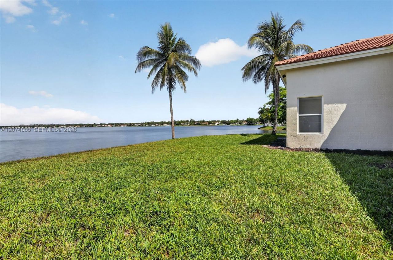 2342 NW 184th Ter , Pembroke Pines, FL 33029 Photo