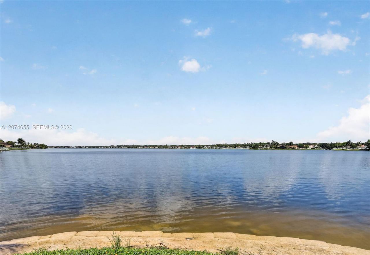 2342 NW 184th Ter , Pembroke Pines, FL 33029 Photo