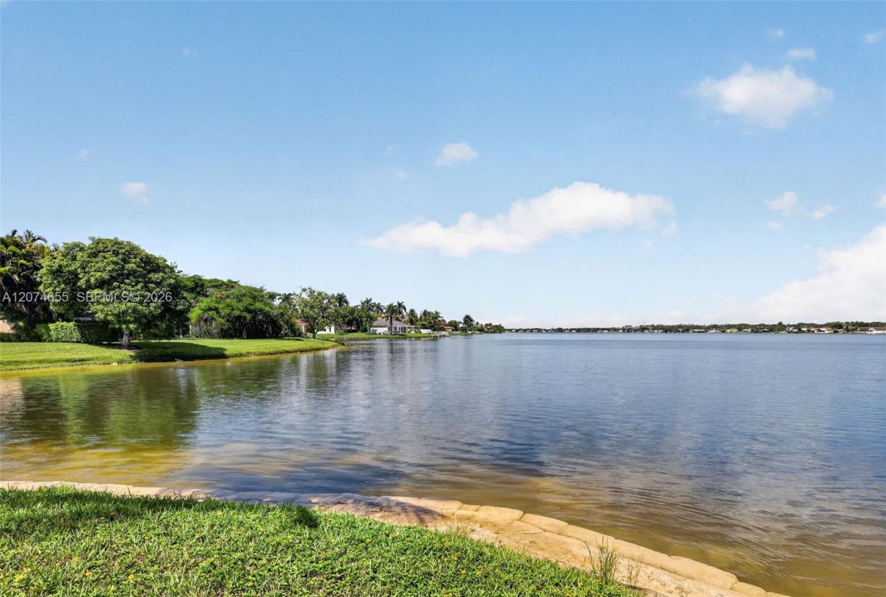 2342 NW 184th Ter , Pembroke Pines, FL 33029 Photo