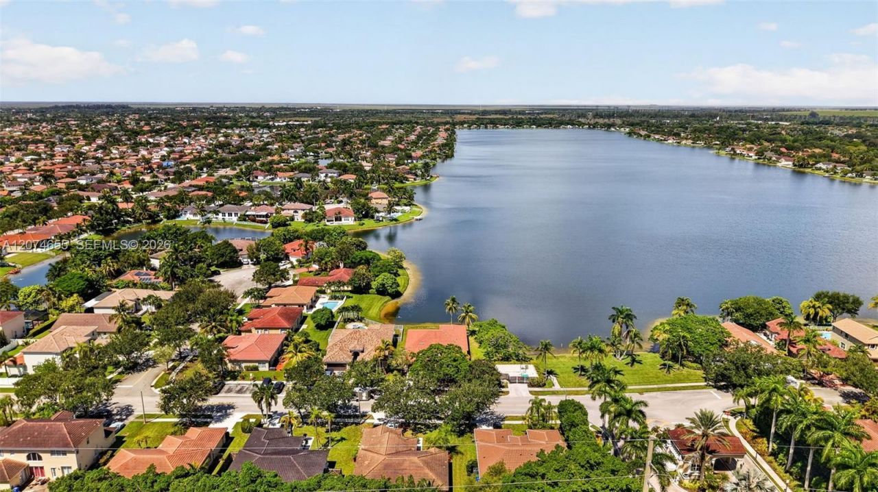 2342 NW 184th Ter , Pembroke Pines, FL 33029 Photo