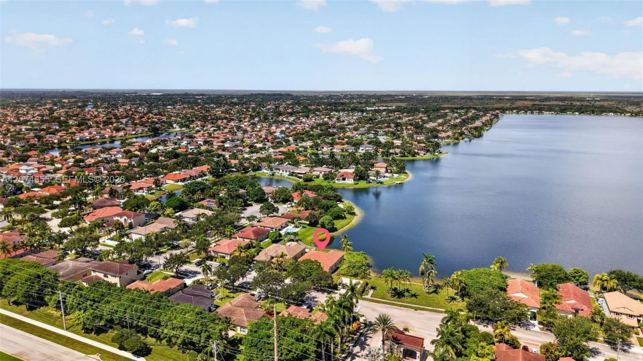 2342 NW 184th Ter , Pembroke Pines, FL 33029 Photo