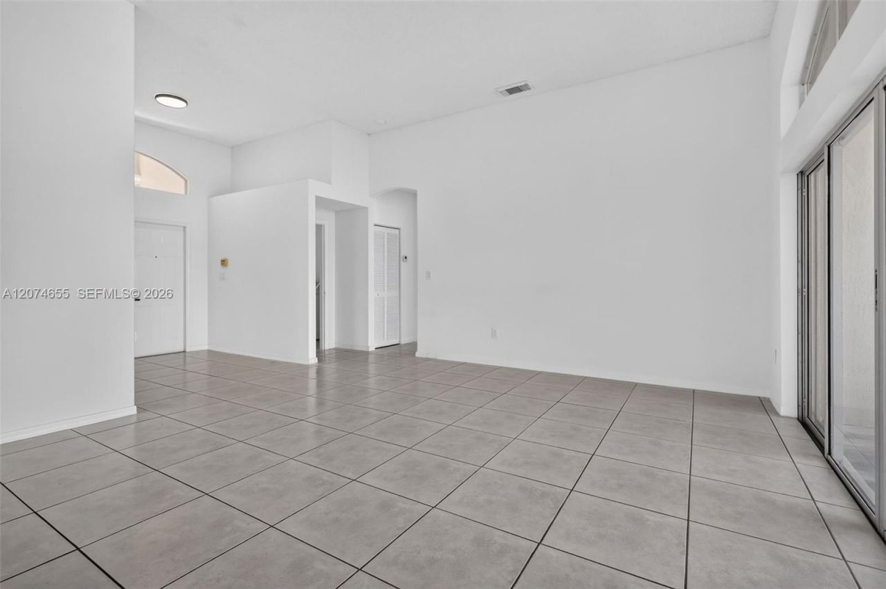 2342 NW 184th Ter , Pembroke Pines, FL 33029 Photo