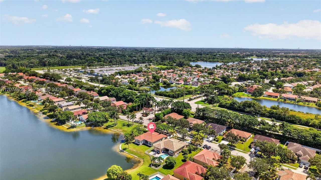 2342 NW 184th Ter , Pembroke Pines, FL 33029 Photo