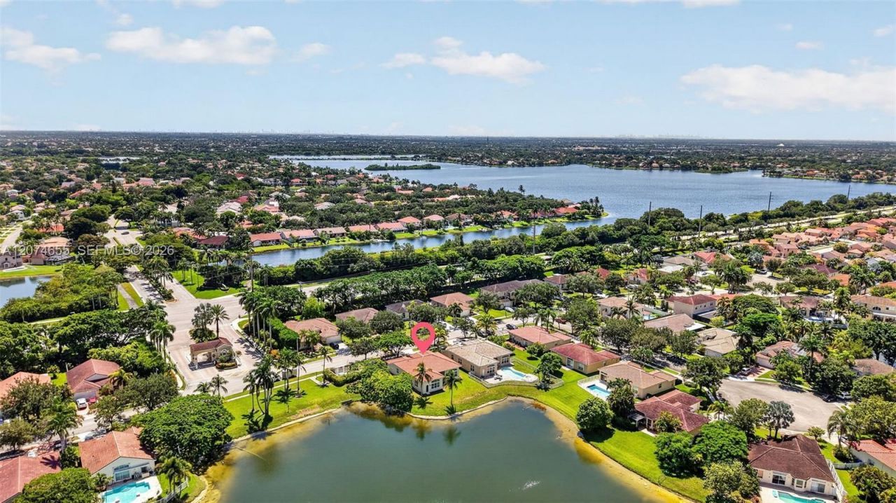 2342 NW 184th Ter , Pembroke Pines, FL 33029 Photo