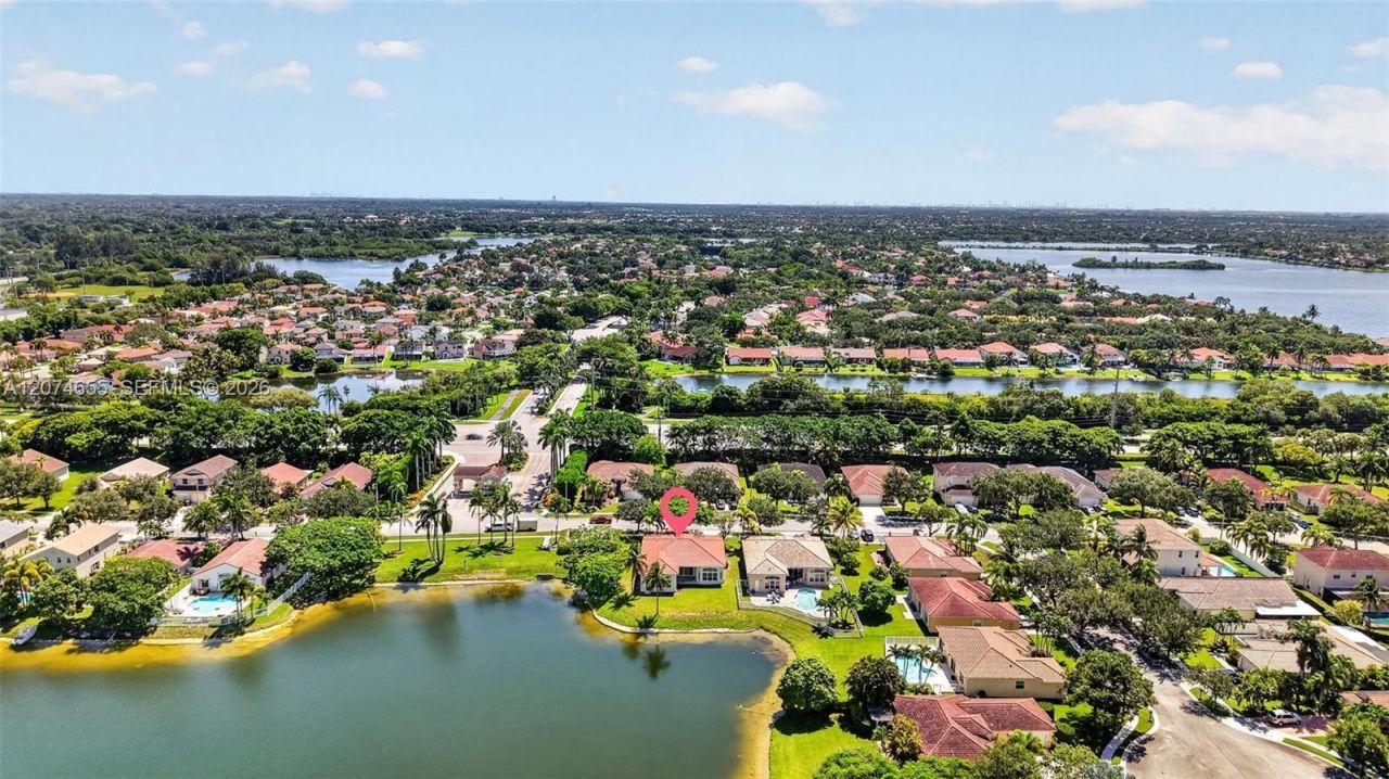 2342 NW 184th Ter , Pembroke Pines, FL 33029 Photo