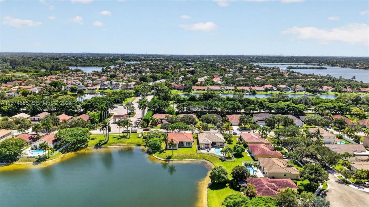 2342 NW 184th Ter , Pembroke Pines, FL 33029 Photo