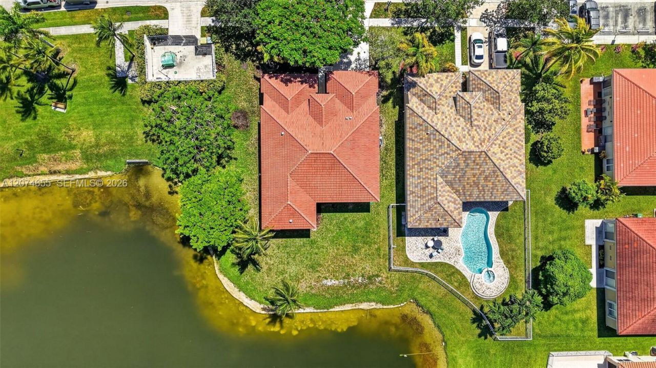 2342 NW 184th Ter , Pembroke Pines, FL 33029 Photo