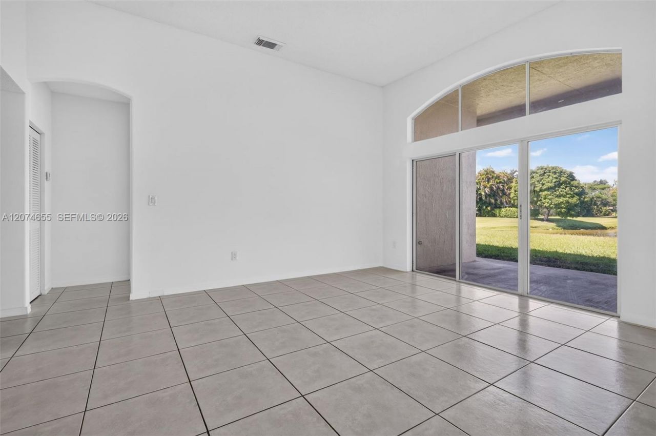 2342 NW 184th Ter , Pembroke Pines, FL 33029 Photo