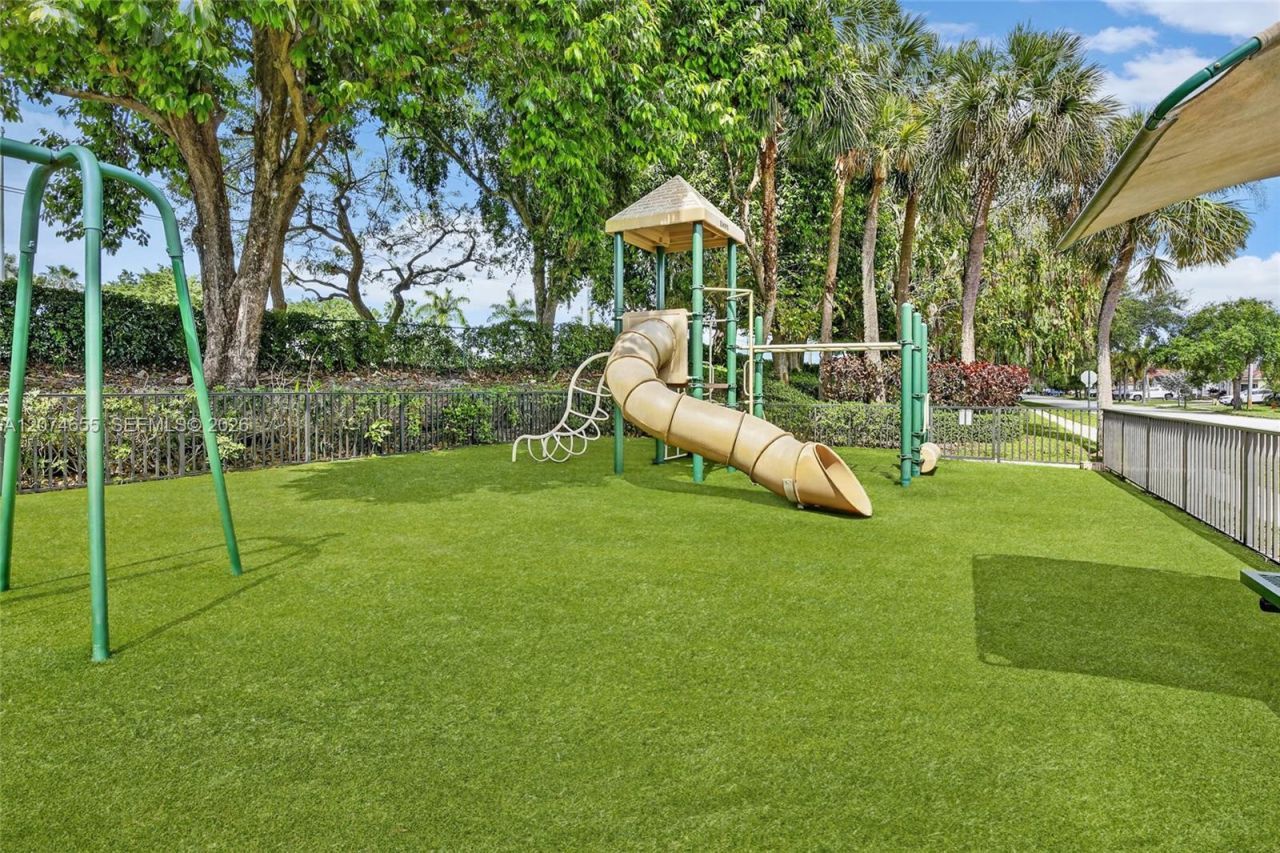 2342 NW 184th Ter , Pembroke Pines, FL 33029 Photo