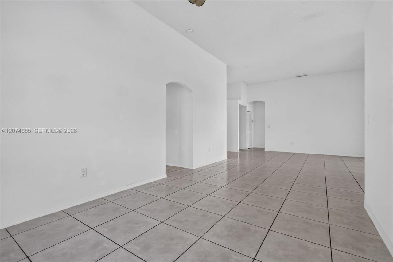 2342 NW 184th Ter , Pembroke Pines, FL 33029 Photo
