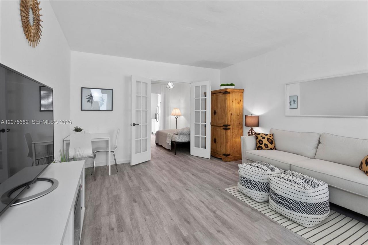 641 Espanola Way, Unit 24, Miami Beach, FL 33139 Photo