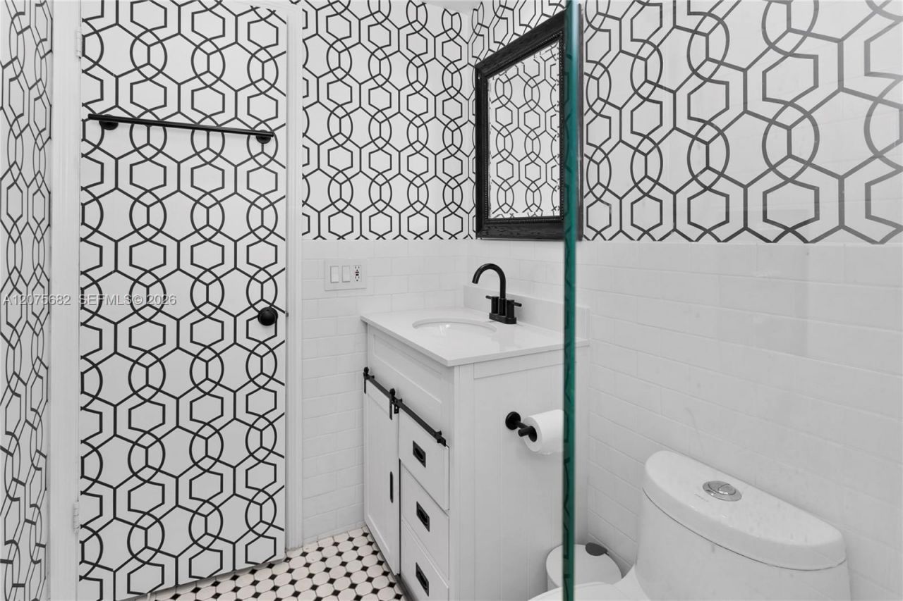 641 Espanola Way, Unit 24, Miami Beach, FL 33139 Photo