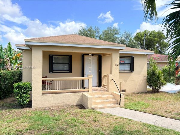 1927 NW 64th St , Miami, FL 33147