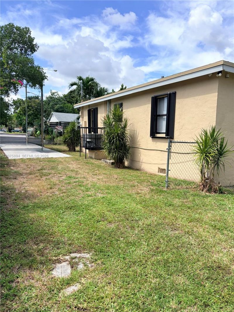 1927 NW 64th St , Miami, FL 33147 Photo