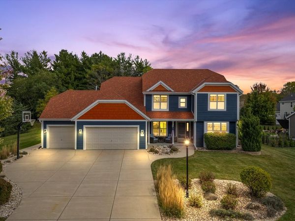 W273N2420 Arlington COURT, Pewaukee, WI 53072