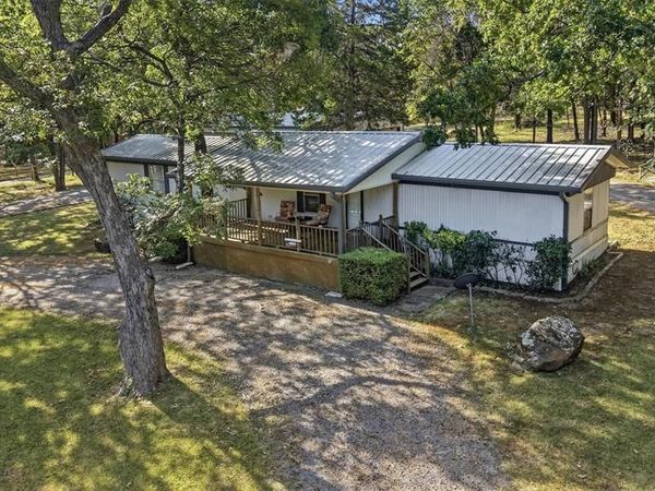228 Oklahoma Avenue , Pottsboro, TX 75076