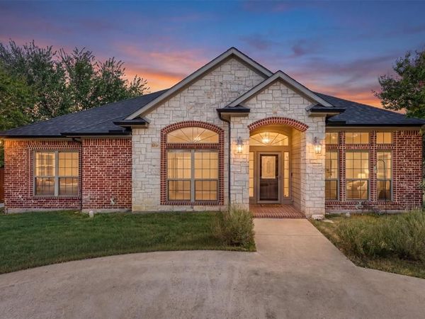 1010 Williams Street, Ennis, TX 75119