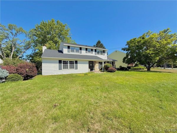 7 Berrywood Road , Liverpool, NY 13090