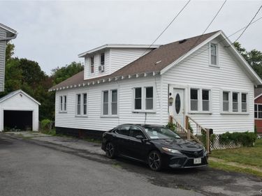 337 Roxford Road N, Syracuse, NY 13208