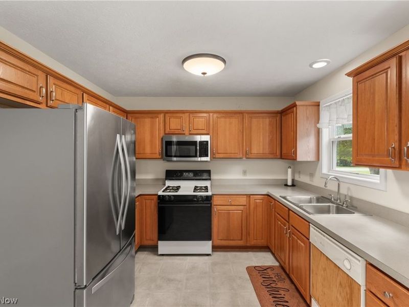 25273 Briarwood Lane, Columbia Station, OH 44028 Photo 7