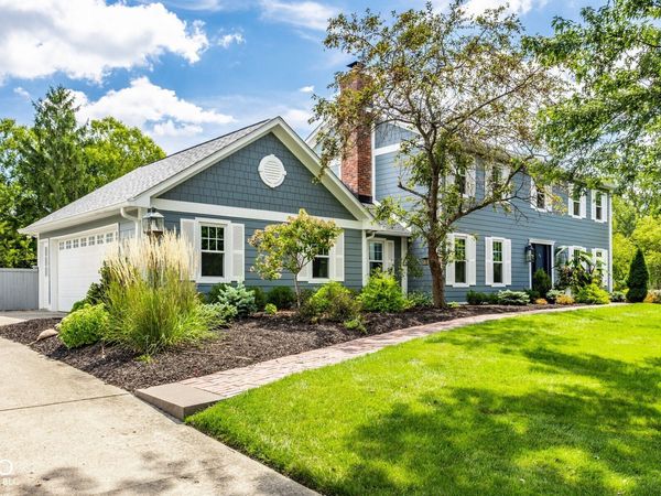 215 Sherwood Court, Zionsville, IN 46077