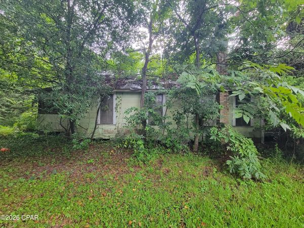 959 3rd Avenue , Graceville, FL 32440