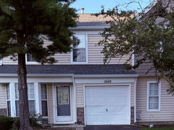 1660 College Green Drive, Elgin, IL 60123