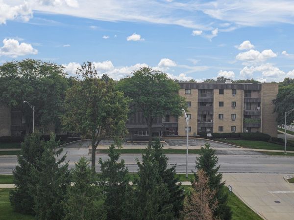 1133 S Finley Road S, Unit 402, Lombard, IL 60148