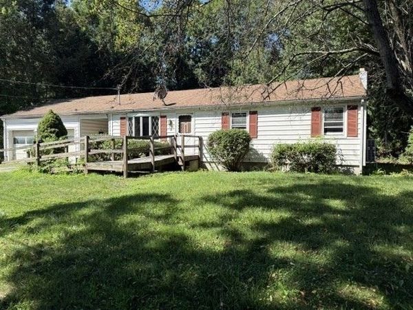 6 Holly St, Oxford, MA 01540