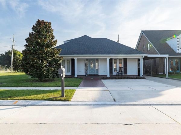 4208 NEWPORT Drive, Meraux, LA 70075