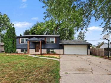 39721 Camp Street, Harrison Township, Mi 48045