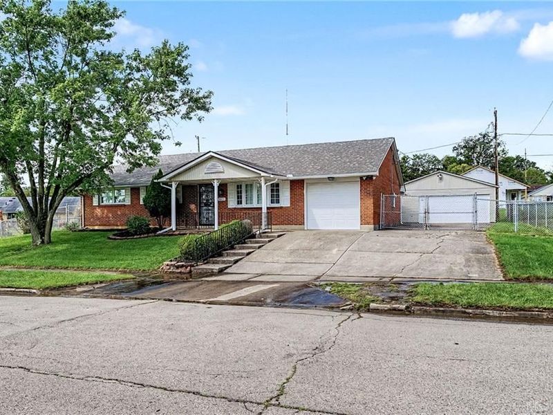 1021 Bethune Circle, Dayton, OH 45417 Photo 2