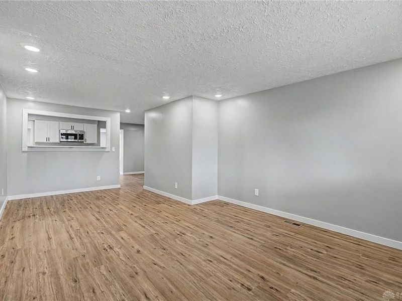 1021 Bethune Circle, Dayton, OH 45417 Photo 7