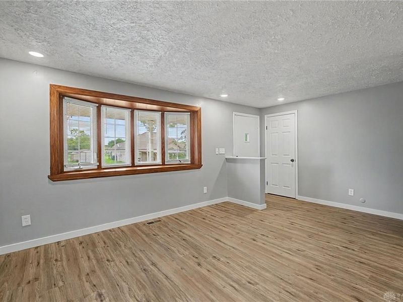 1021 Bethune Circle, Dayton, OH 45417 Photo 9