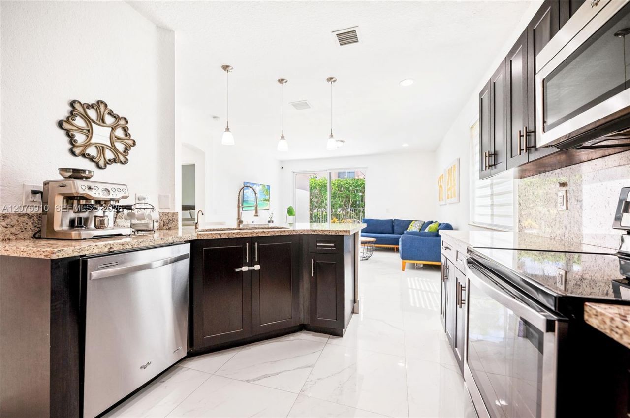 445 Conservation Dr , Weston, FL 33327 Photo