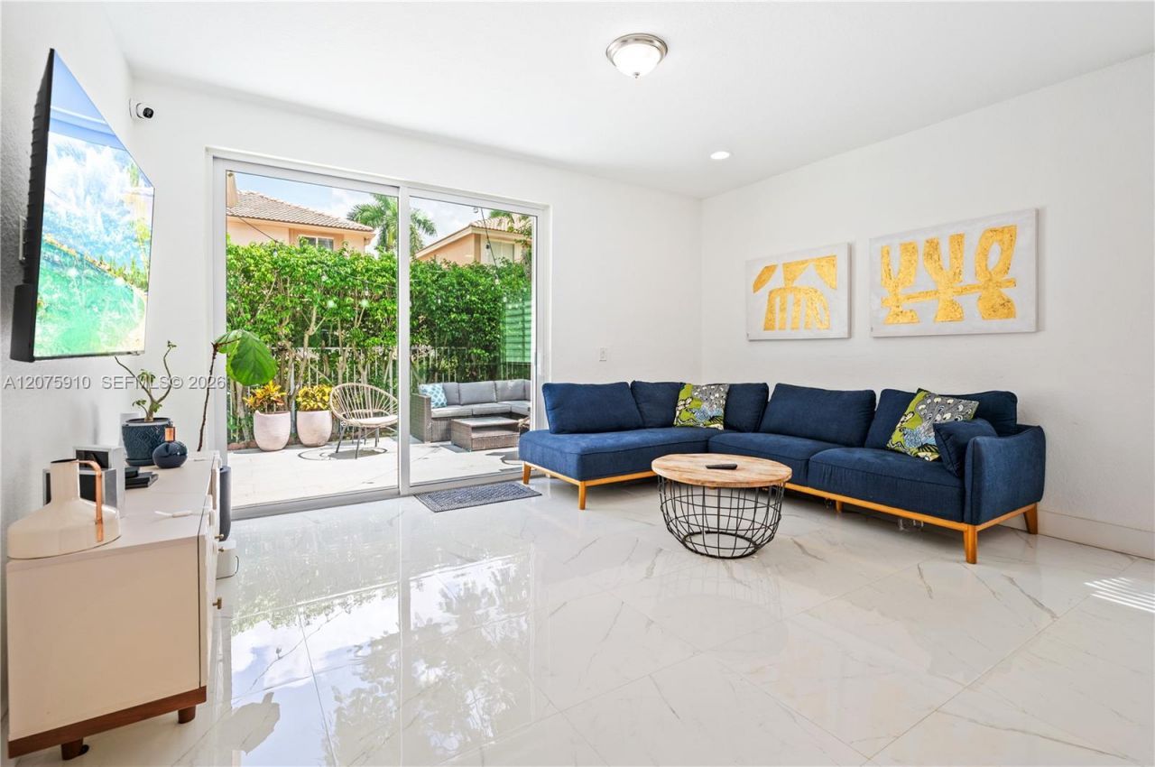 445 Conservation Dr , Weston, FL 33327 Photo