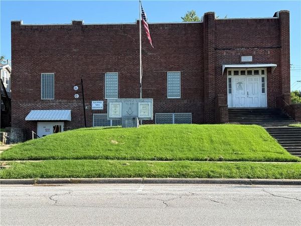 908 W Main Street, Blue Springs, MO 64015