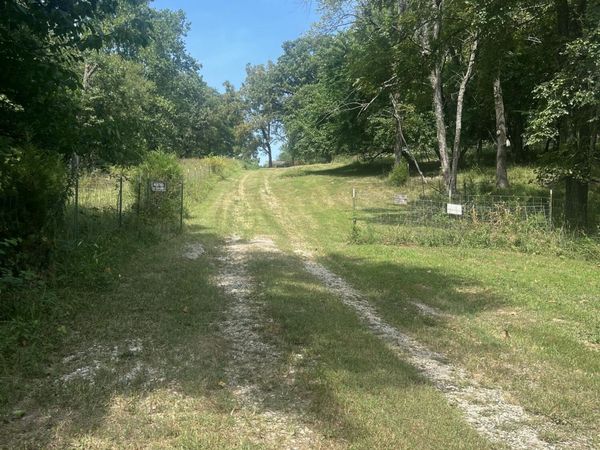 1759 E 555th Road, Brighton, MO 65617
